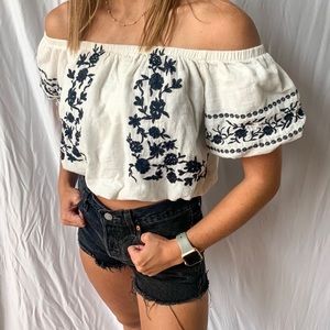 American Eagle tee size small!!